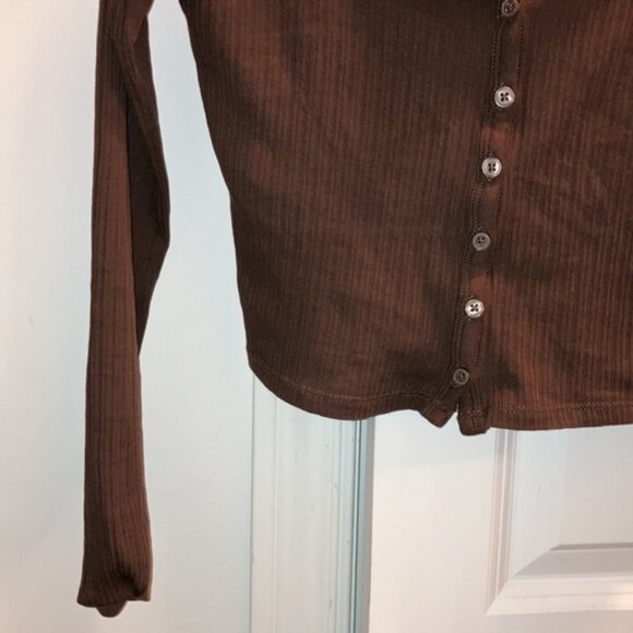 Like new brown essential crop long sleeves top​ - Picture 3 of 5